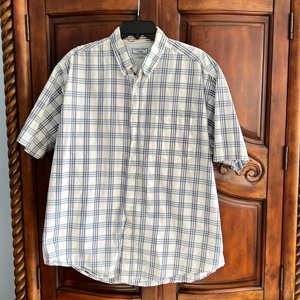Wrangler short sleeve cotton shirt- size L